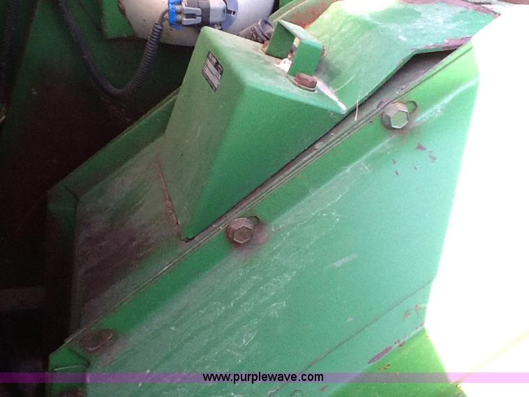 image for item B1499 1994 John Deere 9600 combine