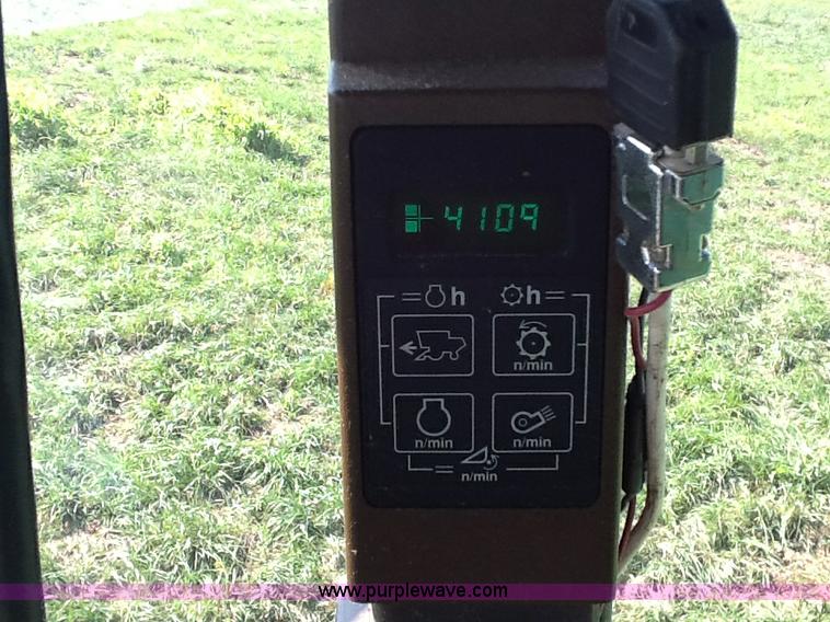 image for item B1499 1994 John Deere 9600 combine