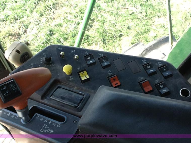 image for item B1499 1994 John Deere 9600 combine