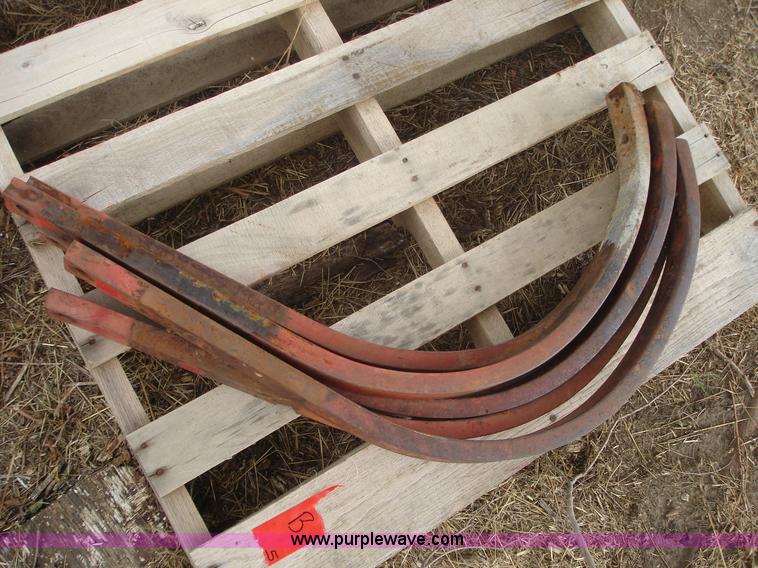 (5) used chisel plow shanks in Brazilton, KS Item B1501 sold Purple