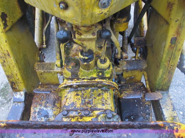 image for item B2928 1959 Massey-Ferguson 202 Industrial Work Bull tractor