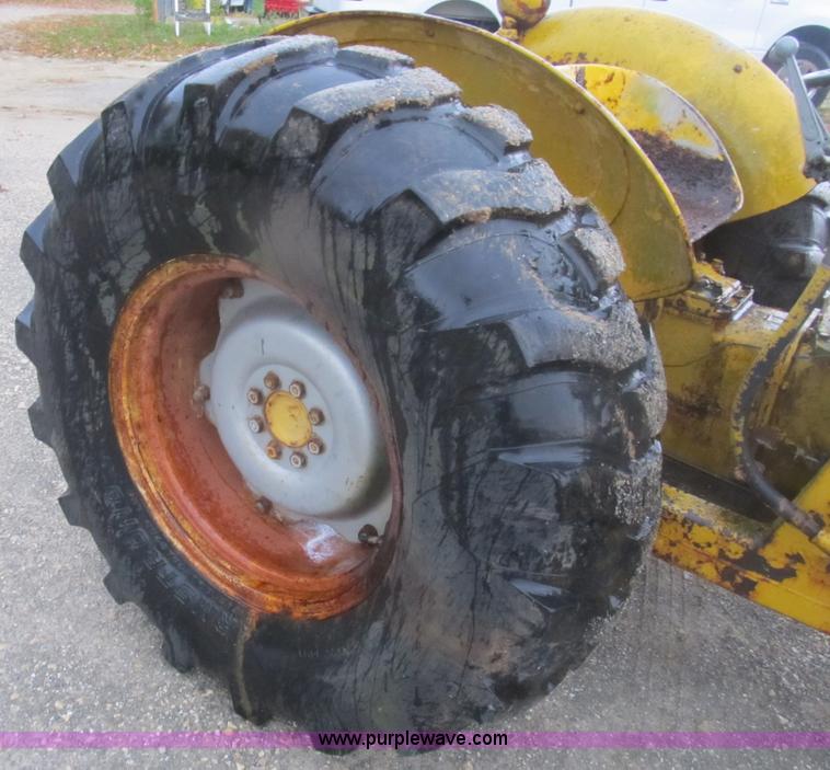 image for item B2928 1959 Massey-Ferguson 202 Industrial Work Bull tractor