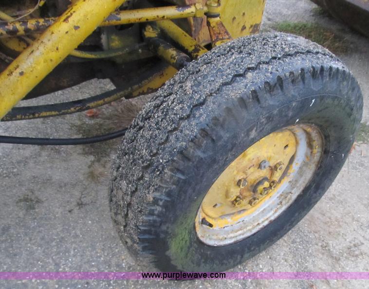 image for item B2928 1959 Massey-Ferguson 202 Industrial Work Bull tractor