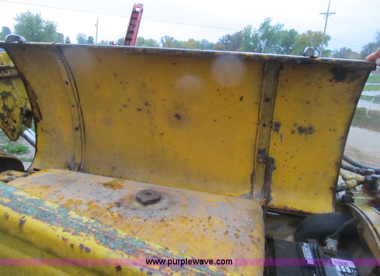 image for item B2928 1959 Massey-Ferguson 202 Industrial Work Bull tractor