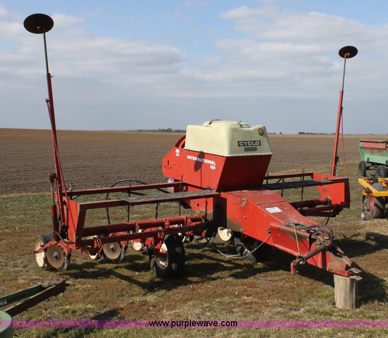 image for item B7412 International 400 Cyclo planter