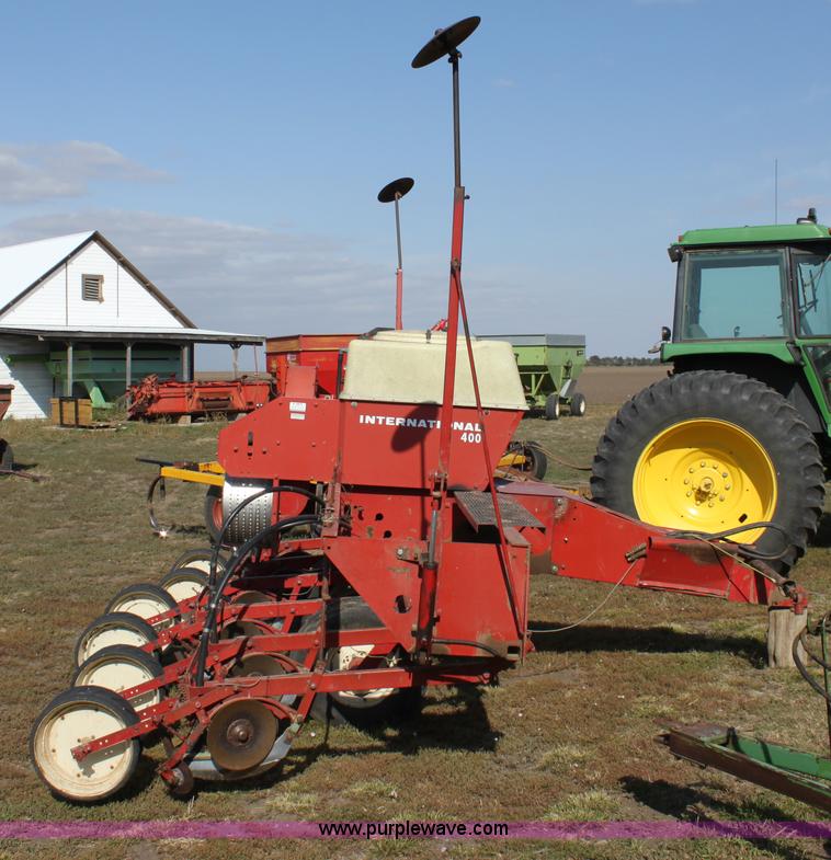 image for item B7412 International 400 Cyclo planter