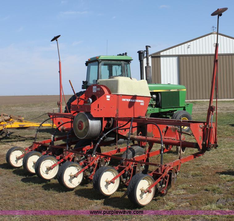 image for item B7412 International 400 Cyclo planter