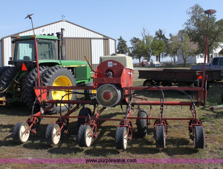 image for item B7412 International 400 Cyclo planter