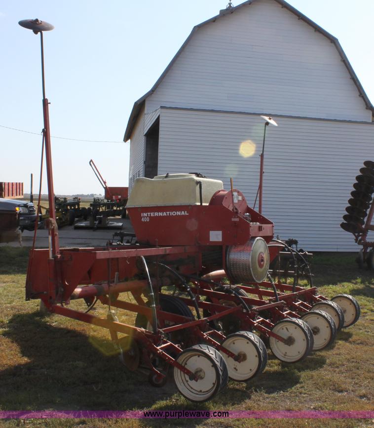 image for item B7412 International 400 Cyclo planter