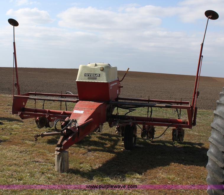 image for item B7412 International 400 Cyclo planter