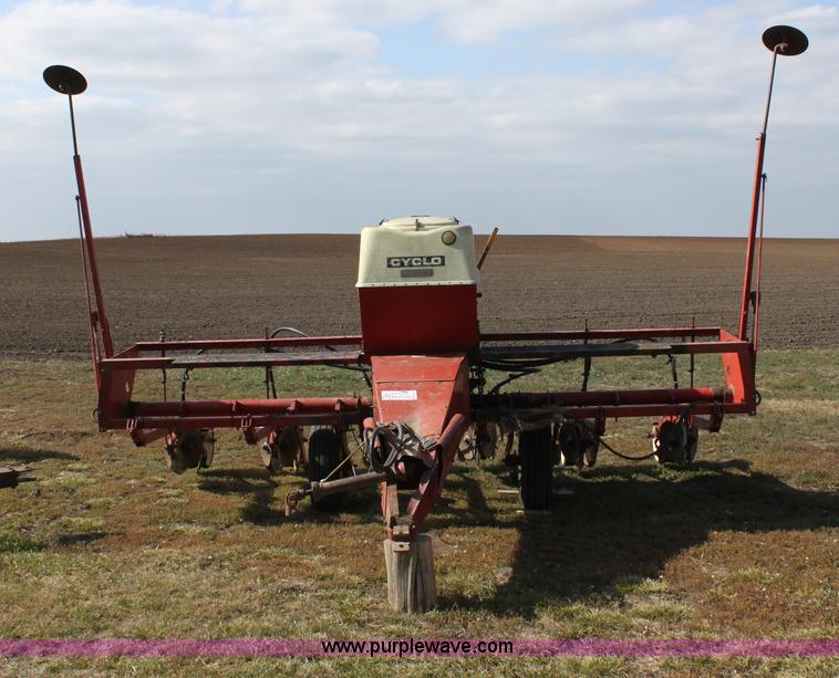 image for item B7412 International 400 Cyclo planter