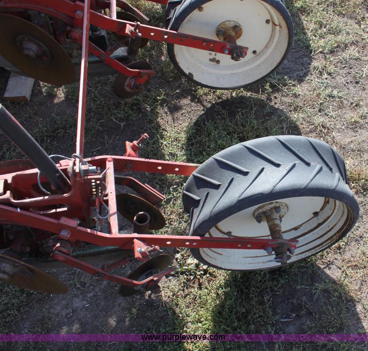 image for item B7412 International 400 Cyclo planter