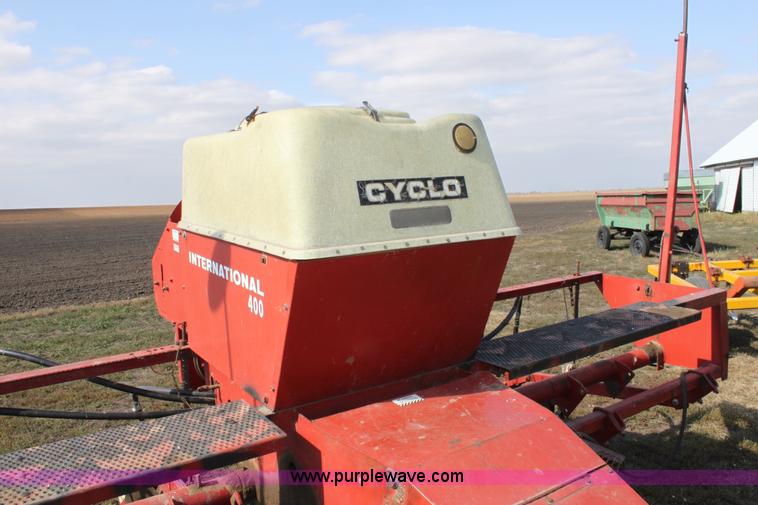 image for item B7412 International 400 Cyclo planter