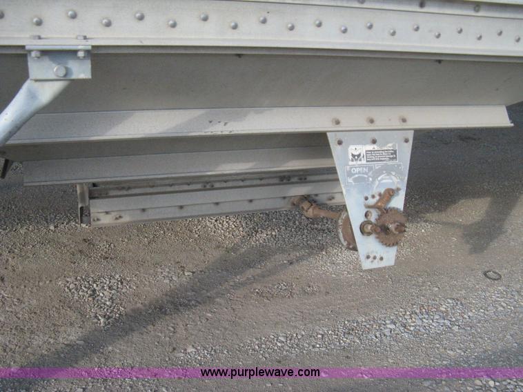 image for item B8271 1994 Wilson DWH-400 hopper bottom aluminum trailer