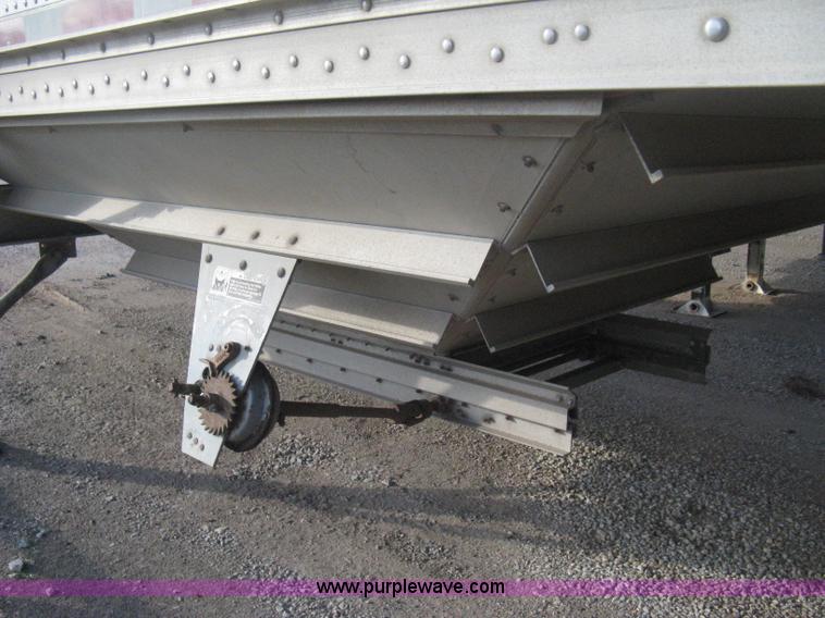 image for item B8271 1994 Wilson DWH-400 hopper bottom aluminum trailer