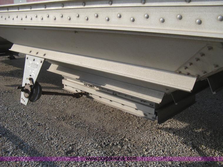 image for item B8271 1994 Wilson DWH-400 hopper bottom aluminum trailer