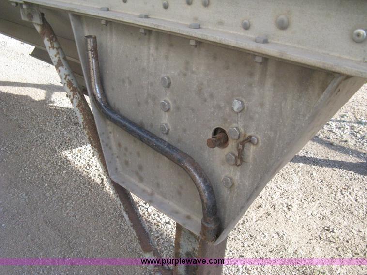 image for item B8271 1994 Wilson DWH-400 hopper bottom aluminum trailer