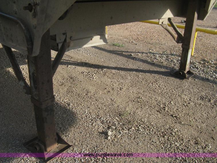 image for item B8271 1994 Wilson DWH-400 hopper bottom aluminum trailer