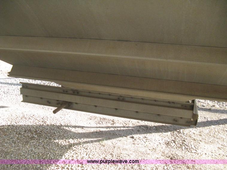 image for item B8271 1994 Wilson DWH-400 hopper bottom aluminum trailer