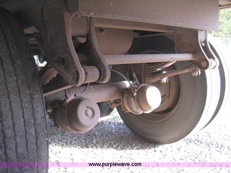 image for item B8271 1994 Wilson DWH-400 hopper bottom aluminum trailer