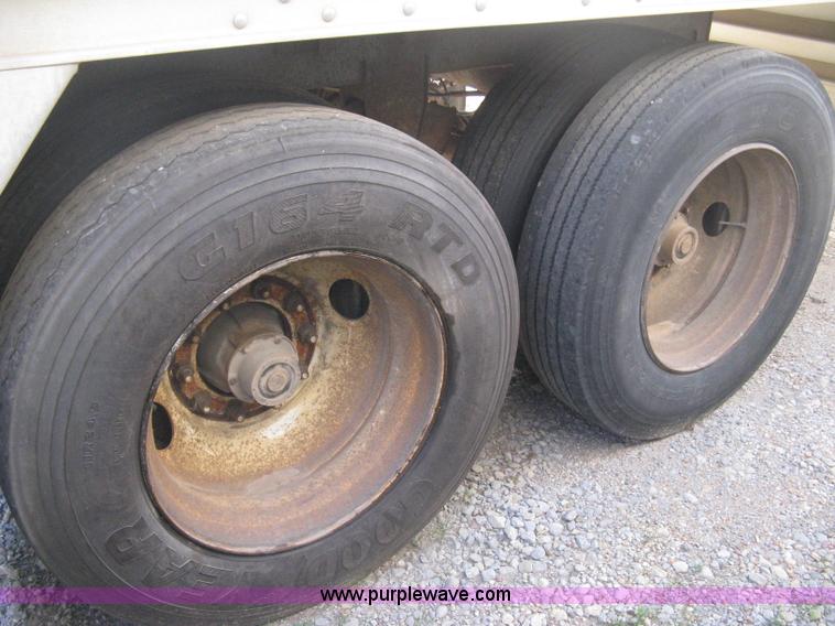 image for item B8271 1994 Wilson DWH-400 hopper bottom aluminum trailer