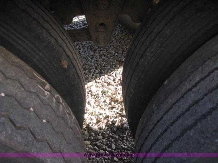 image for item B8271 1994 Wilson DWH-400 hopper bottom aluminum trailer