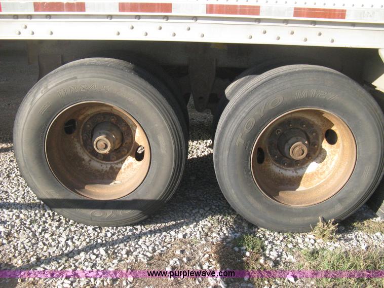 image for item B8271 1994 Wilson DWH-400 hopper bottom aluminum trailer