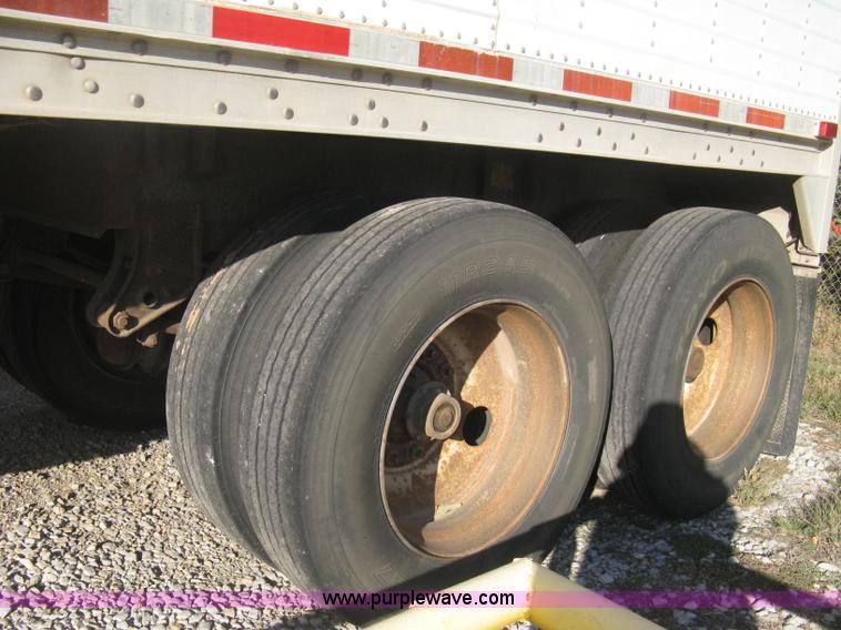 image for item B8271 1994 Wilson DWH-400 hopper bottom aluminum trailer