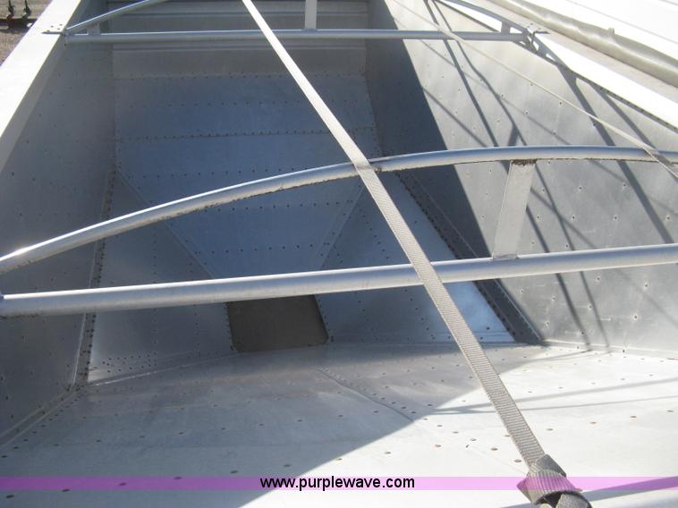 image for item B8271 1994 Wilson DWH-400 hopper bottom aluminum trailer