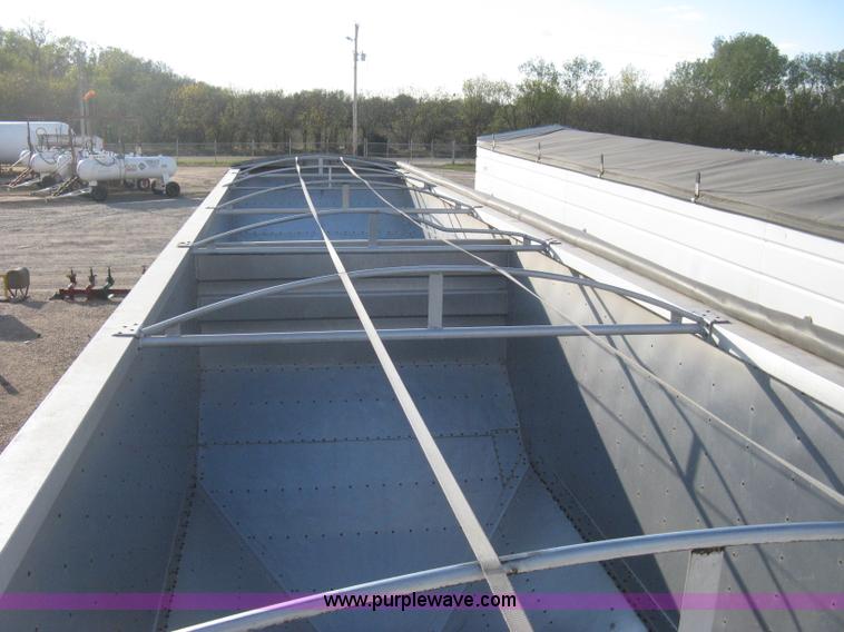 image for item B8271 1994 Wilson DWH-400 hopper bottom aluminum trailer