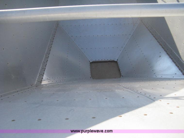 image for item B8271 1994 Wilson DWH-400 hopper bottom aluminum trailer