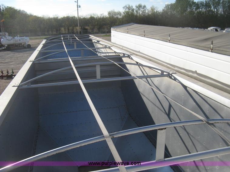 image for item B8271 1994 Wilson DWH-400 hopper bottom aluminum trailer