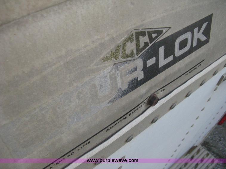 image for item B8271 1994 Wilson DWH-400 hopper bottom aluminum trailer