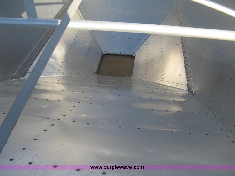 image for item B8271 1994 Wilson DWH-400 hopper bottom aluminum trailer