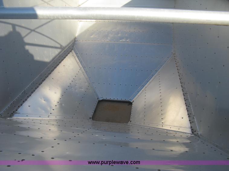 image for item B8271 1994 Wilson DWH-400 hopper bottom aluminum trailer