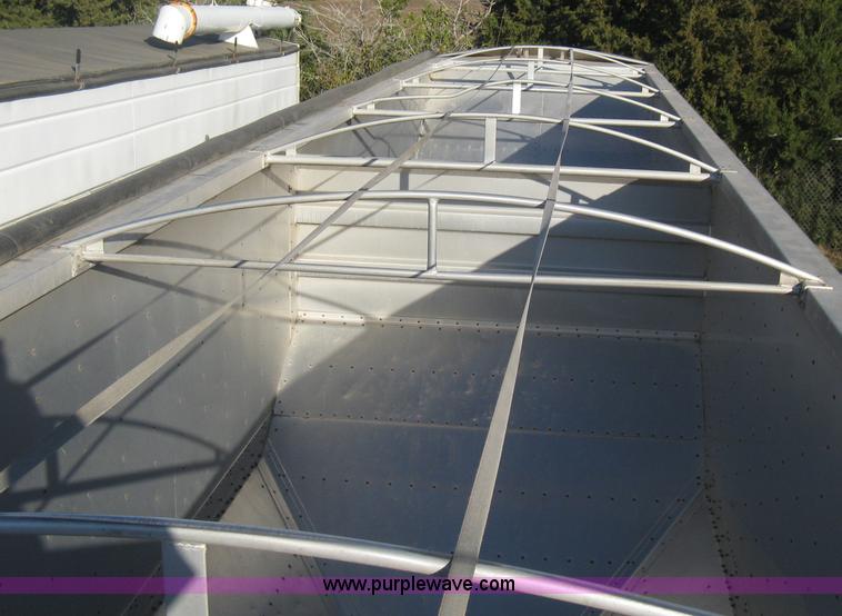 image for item B8271 1994 Wilson DWH-400 hopper bottom aluminum trailer