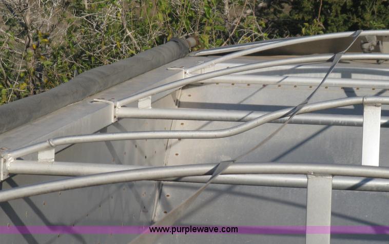 image for item B8271 1994 Wilson DWH-400 hopper bottom aluminum trailer