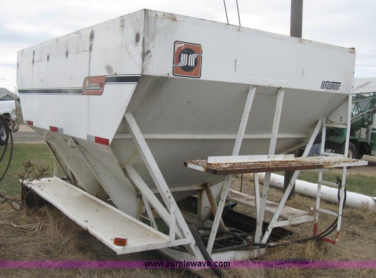 image for item B8275 Willmar Load Runner 10 dry fertilizer box