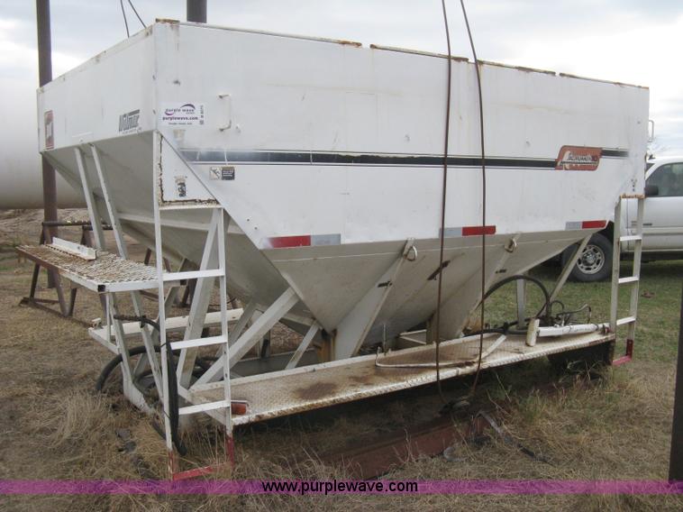 image for item B8275 Willmar Load Runner 10 dry fertilizer box