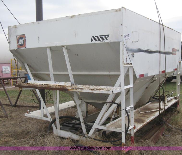 image for item B8275 Willmar Load Runner 10 dry fertilizer box