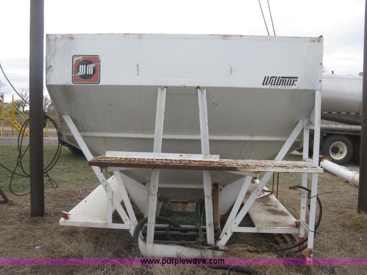 image for item B8275 Willmar Load Runner 10 dry fertilizer box