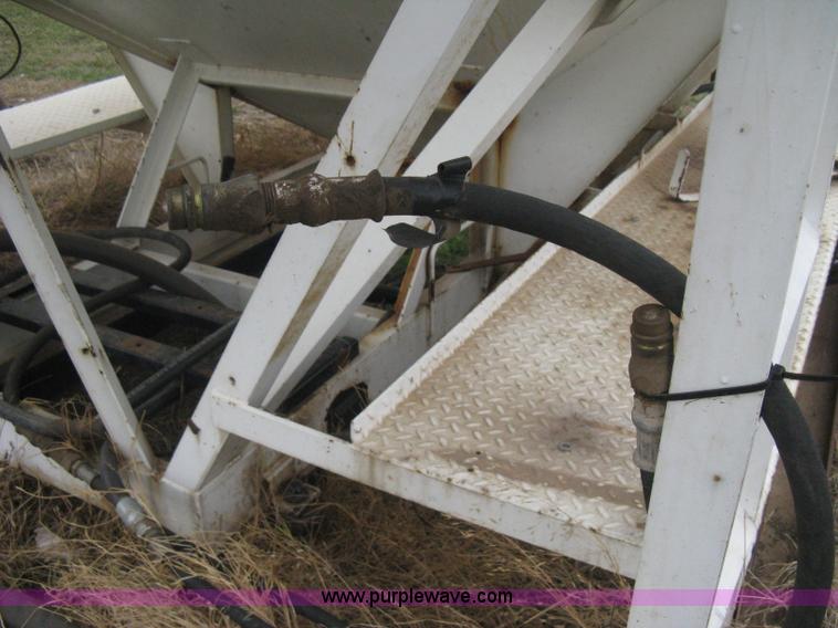 image for item B8275 Willmar Load Runner 10 dry fertilizer box