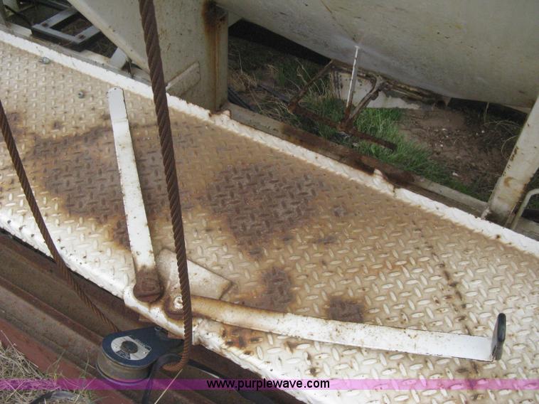 image for item B8275 Willmar Load Runner 10 dry fertilizer box