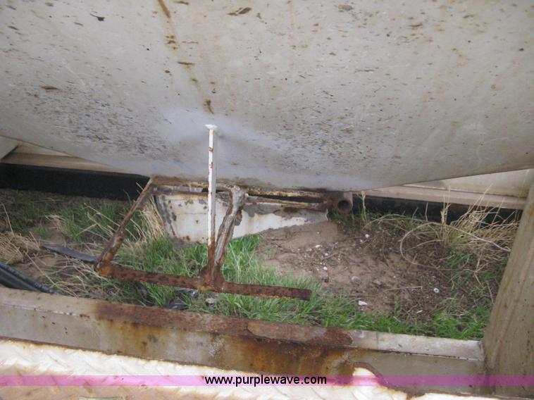 image for item B8275 Willmar Load Runner 10 dry fertilizer box