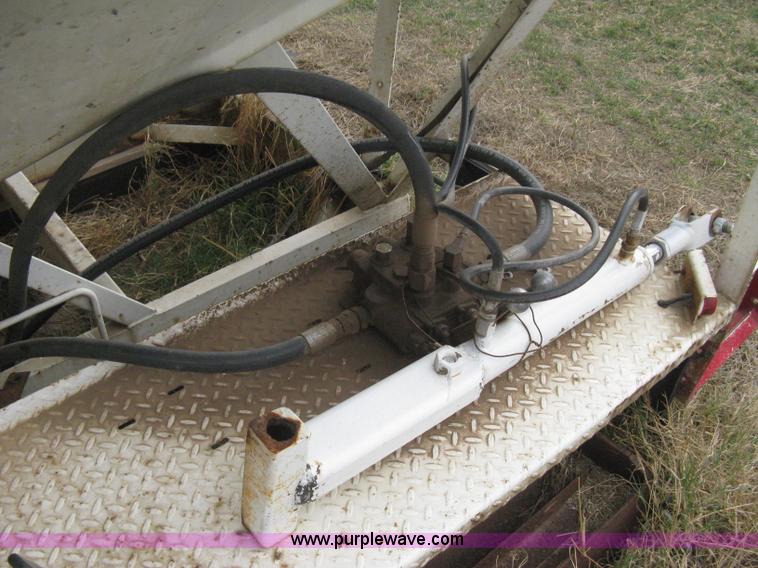 image for item B8275 Willmar Load Runner 10 dry fertilizer box