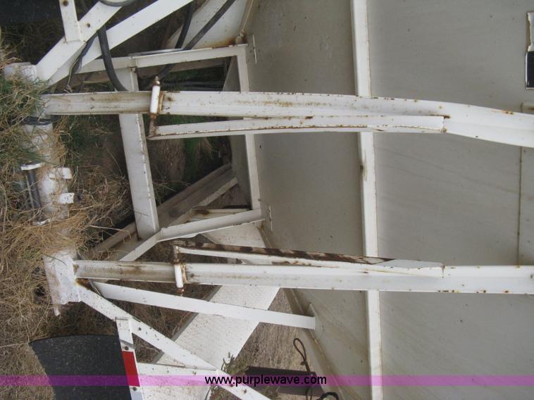 image for item B8275 Willmar Load Runner 10 dry fertilizer box