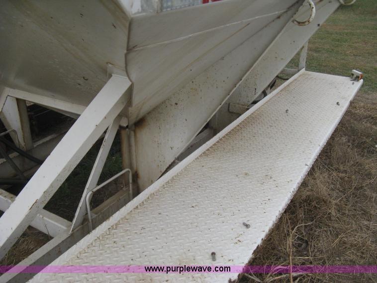 image for item B8275 Willmar Load Runner 10 dry fertilizer box