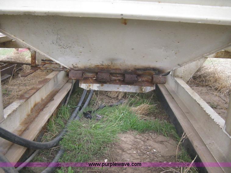 image for item B8275 Willmar Load Runner 10 dry fertilizer box