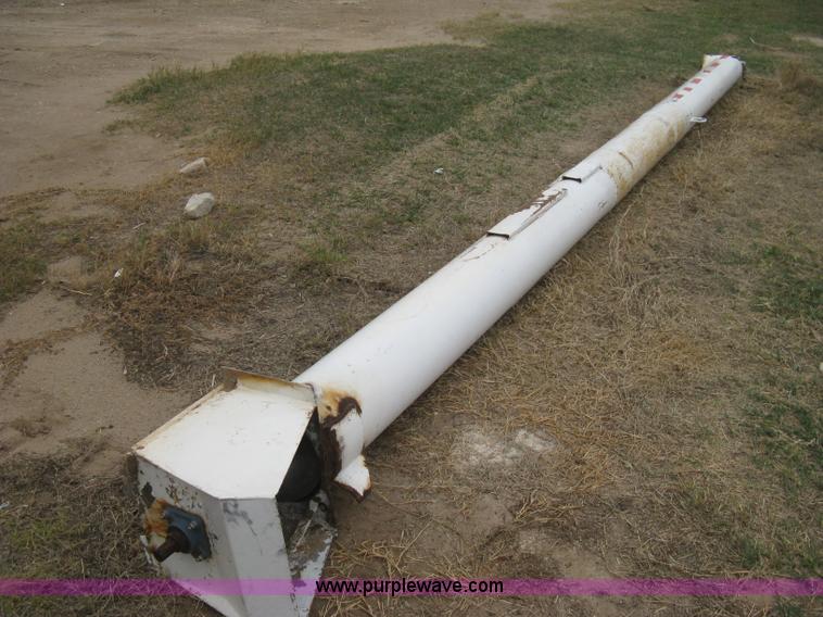 image for item B8275 Willmar Load Runner 10 dry fertilizer box