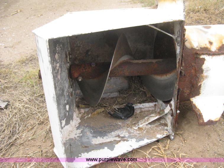 image for item B8275 Willmar Load Runner 10 dry fertilizer box